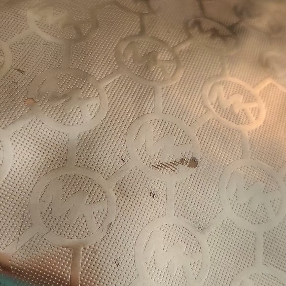 Michael Kors Large Jet Set with Chain strap Gold MK Tote. - Picture 9 of 16